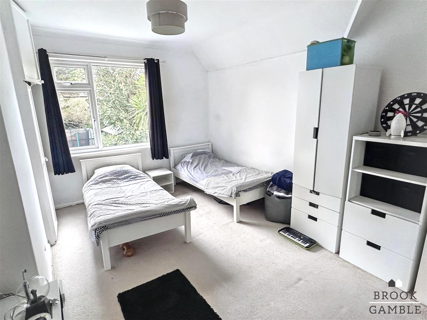 3 Bedroom House. Milton Road in Eastbourne, 10